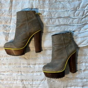 Betsey Johnson Platform booties 9